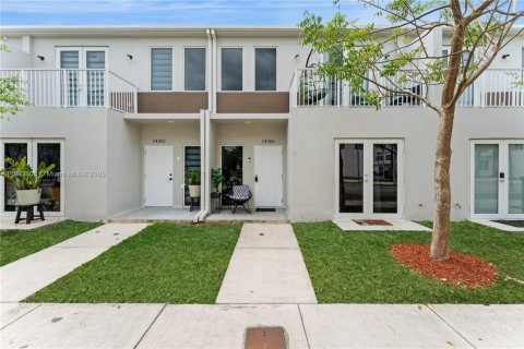 Adosado en venta en Homestead, Florida, 4 dormitorios, 139.35 m2 № 1929658 - foto 2