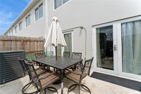 Adosado en venta en Homestead, Florida, 4 dormitorios, 139.35 m2 № 1929658 - foto 25
