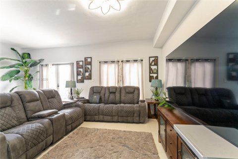 Adosado en venta en Homestead, Florida, 4 dormitorios, 139.35 m2 № 1929658 - foto 9