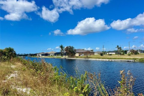 Land in Cape Coral, Florida № 1026031 - photo 3