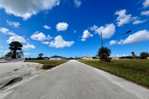 Land in Cape Coral, Florida № 1026031 - photo 4