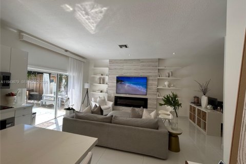 Villa ou maison à louer à Miramar, Floride: 3 chambres, 198.81 m2 № 2000556 - photo 6