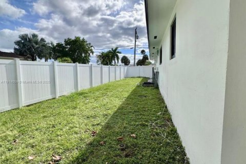 Купить виллу или дом в Форт-Лодердейл, Флорида 5 спален, 290.23м2, № 1969543 - фото 21