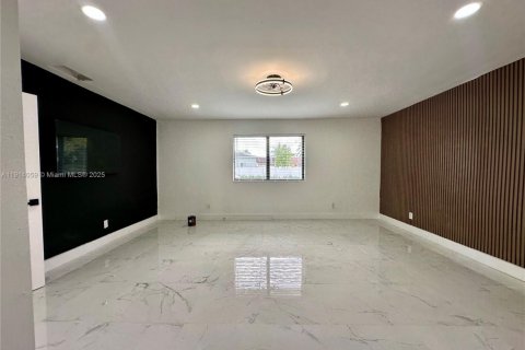 Купить виллу или дом в Форт-Лодердейл, Флорида 5 спален, 290.23м2, № 1969543 - фото 10