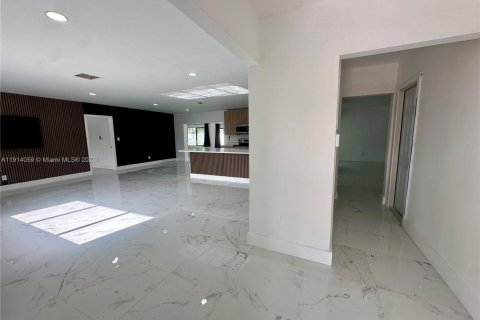 Купить виллу или дом в Форт-Лодердейл, Флорида 5 спален, 290.23м2, № 1969543 - фото 8