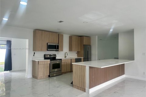 Купить виллу или дом в Форт-Лодердейл, Флорида 5 спален, 290.23м2, № 1969543 - фото 4