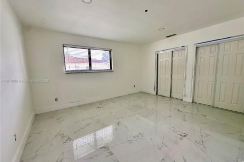 Купить виллу или дом в Форт-Лодердейл, Флорида 5 спален, 290.23м2, № 1969543 - фото 14