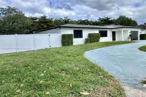 Купить виллу или дом в Форт-Лодердейл, Флорида 5 спален, 290.23м2, № 1969543 - фото 2