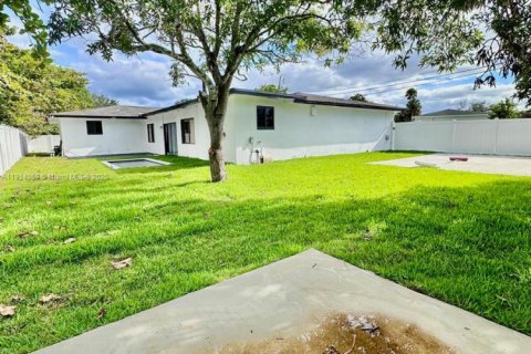 Купить виллу или дом в Форт-Лодердейл, Флорида 5 спален, 290.23м2, № 1969543 - фото 19