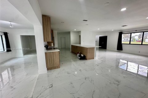 Купить виллу или дом в Форт-Лодердейл, Флорида 5 спален, 290.23м2, № 1969543 - фото 18