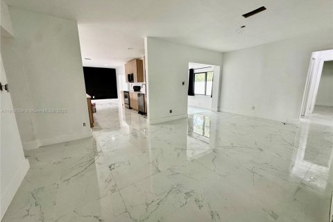 Купить виллу или дом в Форт-Лодердейл, Флорида 5 спален, 290.23м2, № 1969543 - фото 17