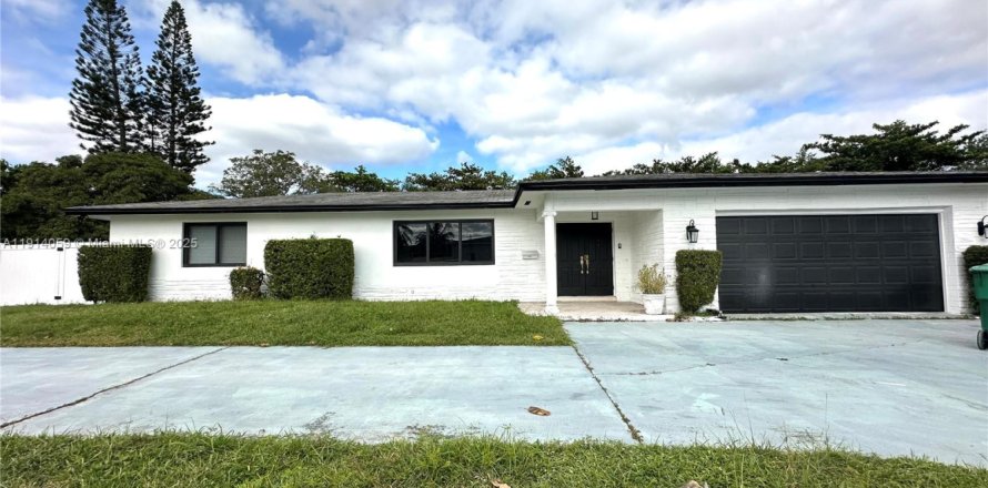 Дом в Форт-Лодердейл, Флорида 5 спален, 290.23м2 № 1969543