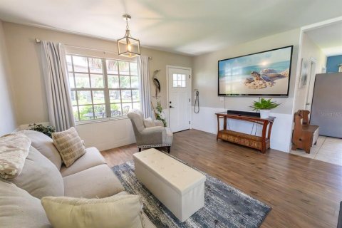 House in Port Charlotte, Florida 3 bedrooms, 96.43 sq.m. № 2092563 - photo 8