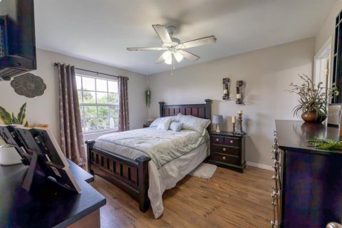House in Port Charlotte, Florida 3 bedrooms, 96.43 sq.m. № 2092563 - photo 16