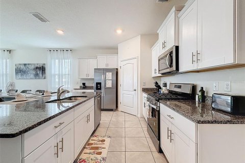 Casa en venta en Davenport, Florida, 7 dormitorios, 336.86 m2 № 2212615 - foto 12