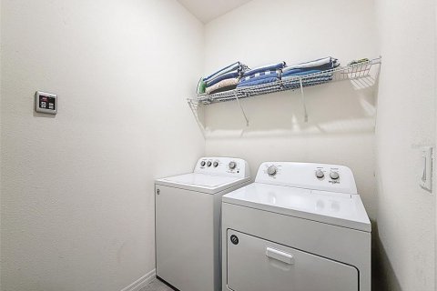 Casa en venta en Davenport, Florida, 7 dormitorios, 336.86 m2 № 2212615 - foto 27