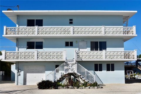 Apartamento en alquiler en Islamorada, Village of Islands, Florida, 2 dormitorios, 250.84 m2 № 1937599 - foto 1