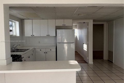 Apartamento en alquiler en Islamorada, Village of Islands, Florida, 2 dormitorios, 250.84 m2 № 1937599 - foto 7