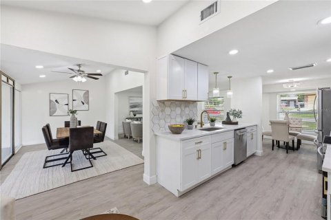 Villa ou maison à vendre à Tampa, Floride: 3 chambres, 158.31 m2 № 2231575 - photo 14
