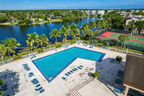 Copropriété à louer à Miami, Floride: 1 chambre, 57.04 m2 № 2017137 - photo 16