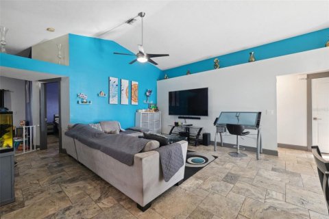 House in New Port Richey, Florida 3 bedrooms, 148.18 sq.m. № 1415894 - photo 10