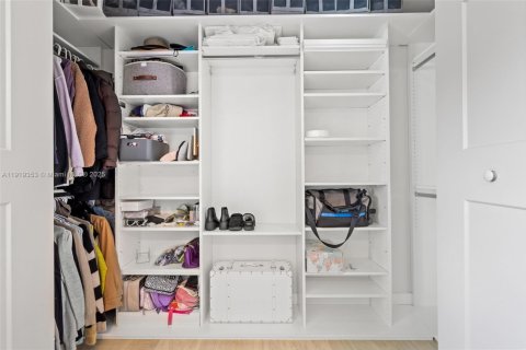 Villa ou maison à vendre à Miami, Floride: 4 chambres, 163.88 m2 № 1974454 - photo 17