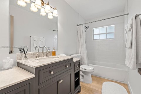 Villa ou maison à vendre à Miami, Floride: 4 chambres, 163.88 m2 № 1974454 - photo 24