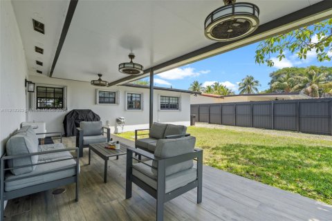 Villa ou maison à vendre à Miami, Floride: 4 chambres, 163.88 m2 № 1974454 - photo 25