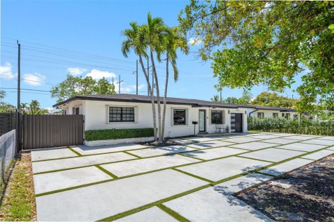 Villa ou maison à vendre à Miami, Floride: 4 chambres, 163.88 m2 № 1974454 - photo 3