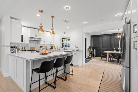 Villa ou maison à vendre à Miami, Floride: 4 chambres, 163.88 m2 № 1974454 - photo 7