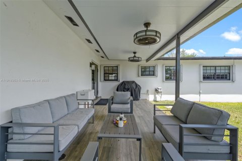 Villa ou maison à vendre à Miami, Floride: 4 chambres, 163.88 m2 № 1974454 - photo 26