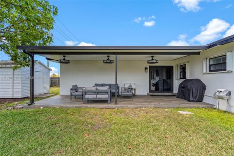Villa ou maison à vendre à Miami, Floride: 4 chambres, 163.88 m2 № 1974454 - photo 28