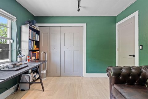 Villa ou maison à vendre à Miami, Floride: 4 chambres, 163.88 m2 № 1974454 - photo 23