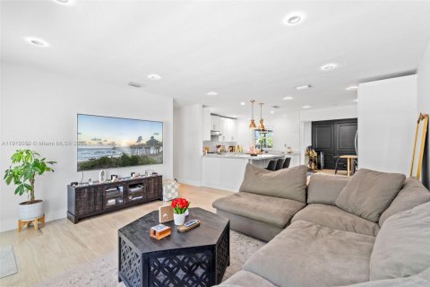 Villa ou maison à vendre à Miami, Floride: 4 chambres, 163.88 m2 № 1974454 - photo 5