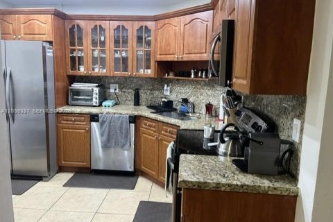 Copropriété à louer à Miami, Floride: 3 chambres, 111.48 m2 № 2084282 - photo 2