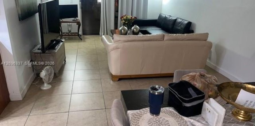 Condo à Miami, Floride, 3 chambres  № 2084282