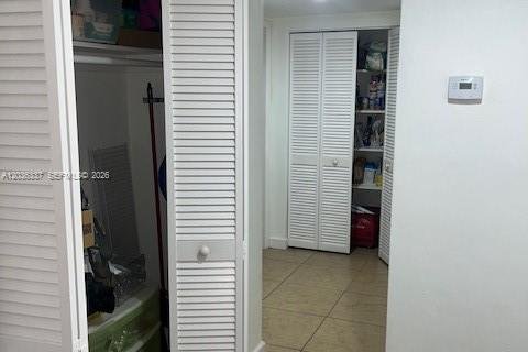Copropriété à louer à Miami, Floride: 3 chambres, 111.48 m2 № 2084282 - photo 9