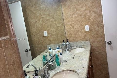 Copropriété à louer à Miami, Floride: 3 chambres, 111.48 m2 № 2084282 - photo 12
