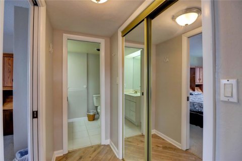 Купить кондоминиум в Кейп-Корал, Флорида 8 комнат, 98.94м2, № 2232941 - фото 11