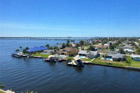 Купить кондоминиум в Кейп-Корал, Флорида 8 комнат, 98.94м2, № 2232941 - фото 2