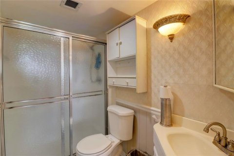 Купить кондоминиум в Кейп-Корал, Флорида 8 комнат, 98.94м2, № 2232941 - фото 17