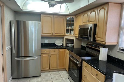 Купить кондоминиум в Кейп-Корал, Флорида 8 комнат, 98.94м2, № 2232941 - фото 4