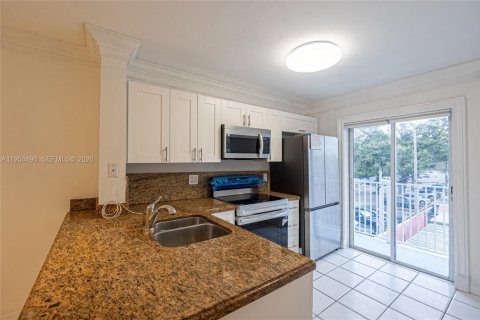 Снять в аренду квартиру в Майами, Флорида 2 спальни, 58.06м2, № 2005953 - фото 8