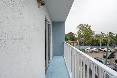 Снять в аренду квартиру в Майами, Флорида 2 спальни, 58.06м2, № 2005953 - фото 10