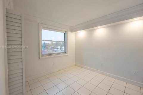 Снять в аренду квартиру в Майами, Флорида 2 спальни, 58.06м2, № 2005953 - фото 17