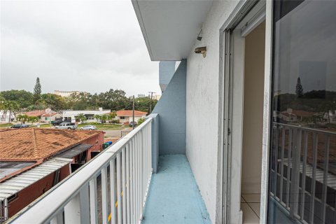 Снять в аренду квартиру в Майами, Флорида 2 спальни, 58.06м2, № 2005953 - фото 11