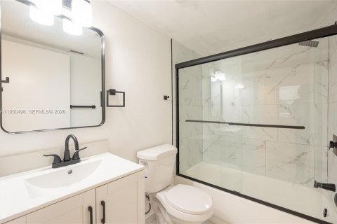 Снять в аренду квартиру в Майами, Флорида 2 спальни, 58.06м2, № 2005953 - фото 18