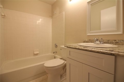 House in Lakeland, Florida 3 bedrooms, 116.31 sq.m. № 2379663 - photo 11