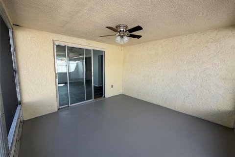 Casa en venta en Port Richey, Florida, 2 dormitorios, 132.66 m2 № 2166279 - foto 17