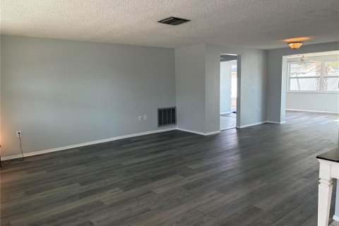 Casa en venta en Port Richey, Florida, 2 dormitorios, 132.66 m2 № 2166279 - foto 15